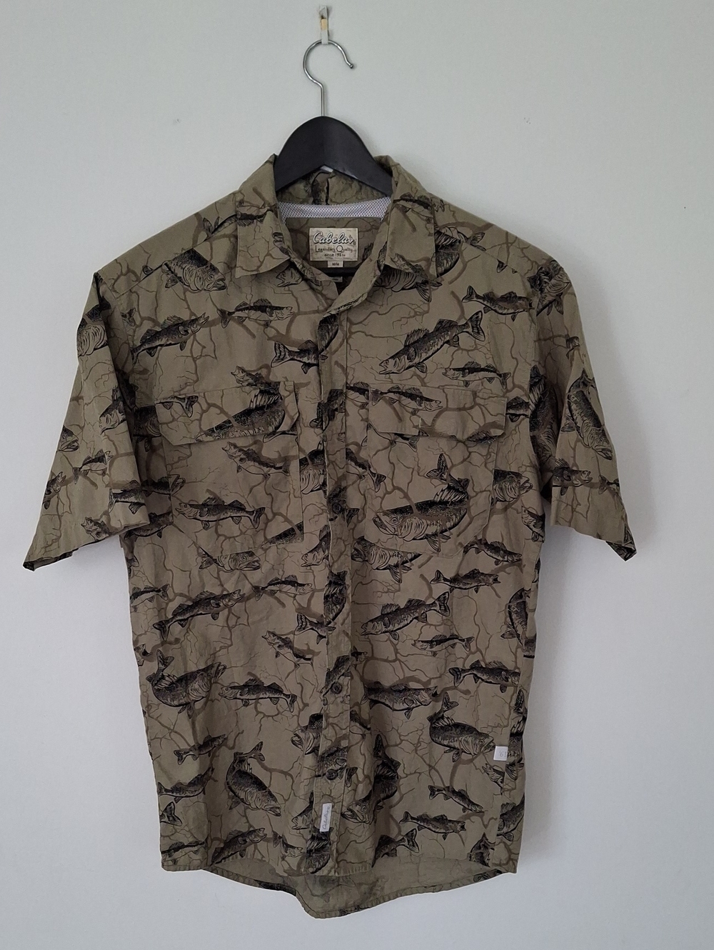 Cabela's Green Fishing Print Button Up Short Sleeve Shirt Sz M Mesh Lined